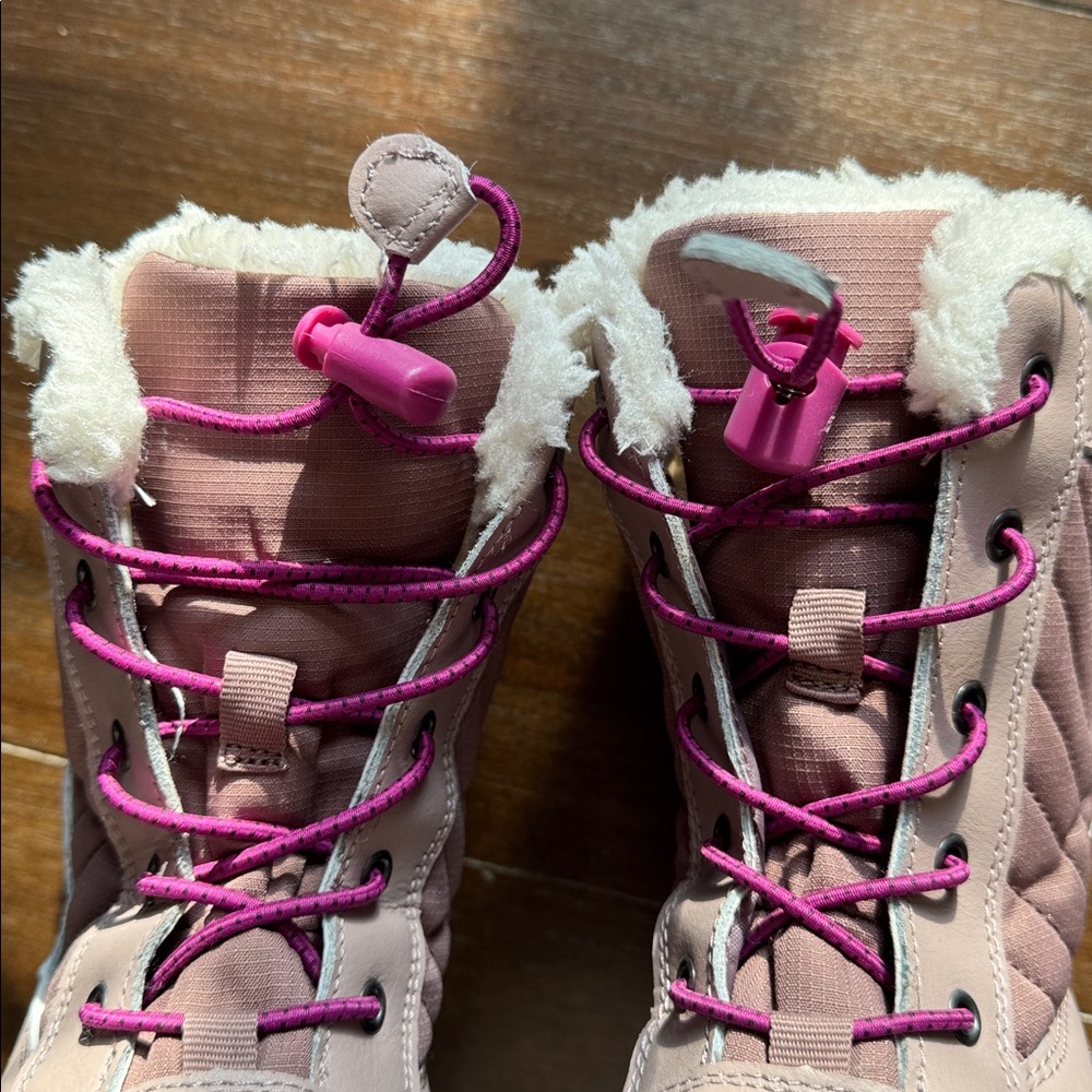 Size 1 all in motion snow Boots - Picture 11 of 13